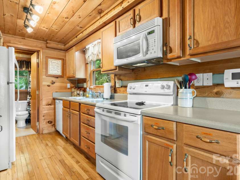 122 Cedar Cove Lane, Zionville, NC 28698.  MLS# CAR4393983, YatesRealty ID 32263. 