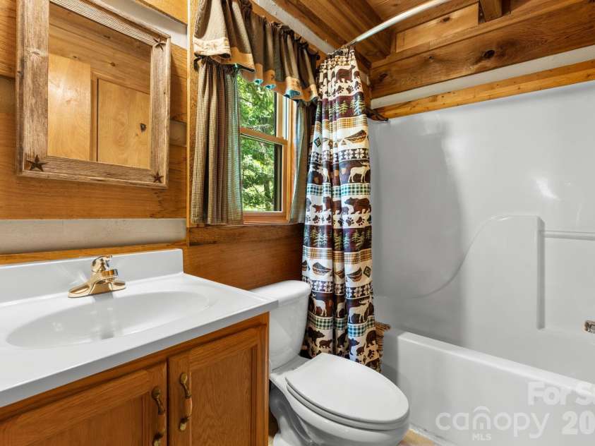 122 Cedar Cove Lane, Zionville, NC 28698.  MLS# CAR4393983, YatesRealty ID 32263. 