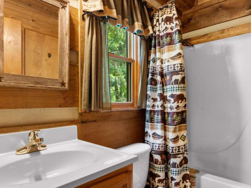 122 Cedar Cove Lane, Zionville, NC 28698.  MLS# CAR4393983, YatesRealty ID 32263. 