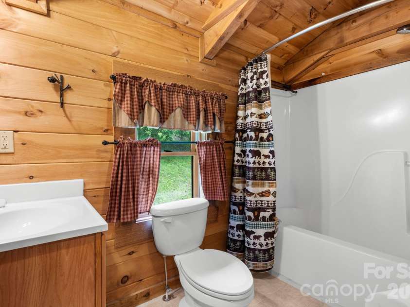 122 Cedar Cove Lane, Zionville, NC 28698.  MLS# CAR4393983, YatesRealty ID 32263. 