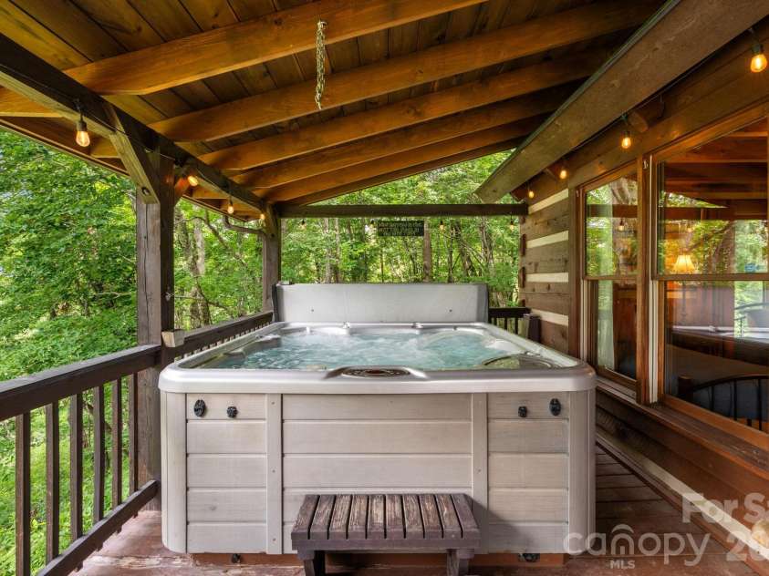 122 Cedar Cove Lane, Zionville, NC 28698.  MLS# CAR4393983, YatesRealty ID 32263. 