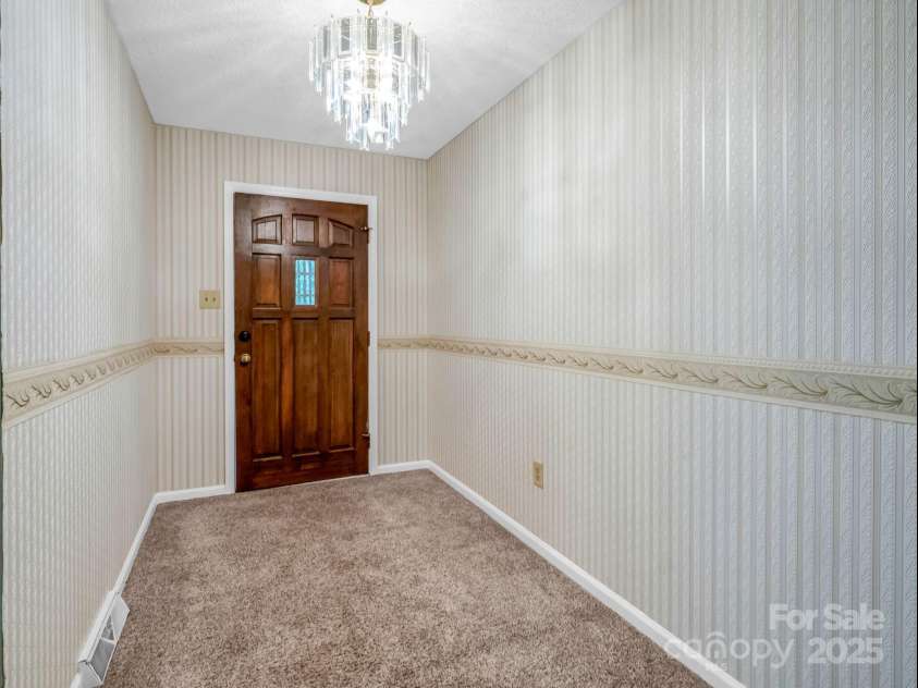 612 Buckeye Cove Road, Swannanoa, NC 28778.  MLS# CAR4287108, YatesRealty ID 32265. Foyer/ Entry