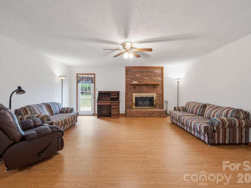 183 Dellinger Drive, Statesville, NC 28625.  MLS# CAR4391938, YatesRealty ID 32266. 