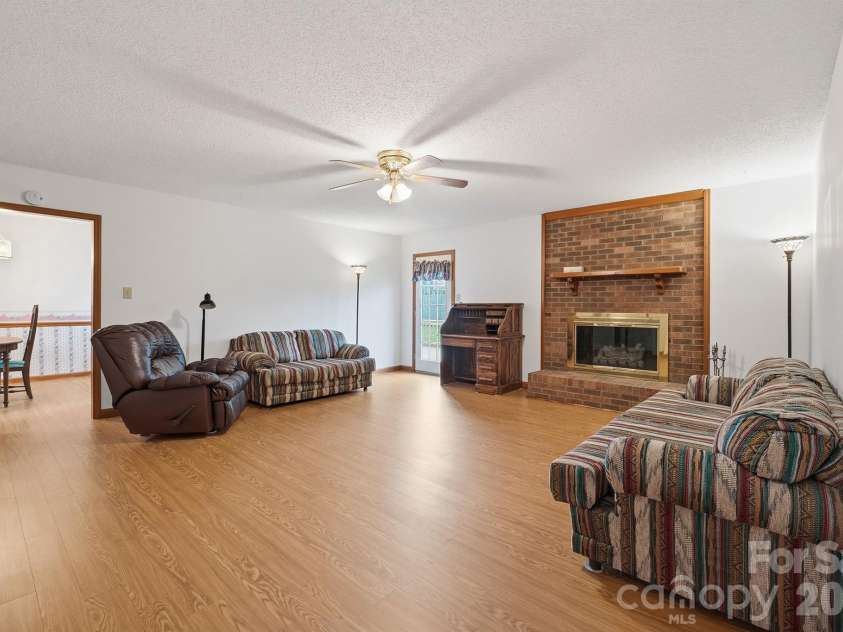 183 Dellinger Drive, Statesville, NC 28625.  MLS# CAR4391938, YatesRealty ID 32266. 