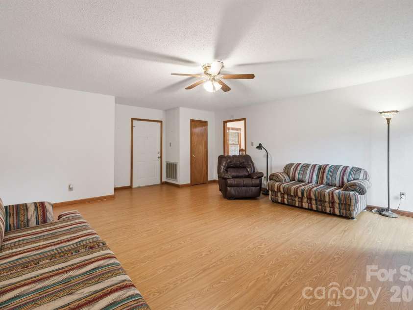 183 Dellinger Drive, Statesville, NC 28625.  MLS# CAR4391938, YatesRealty ID 32266. 