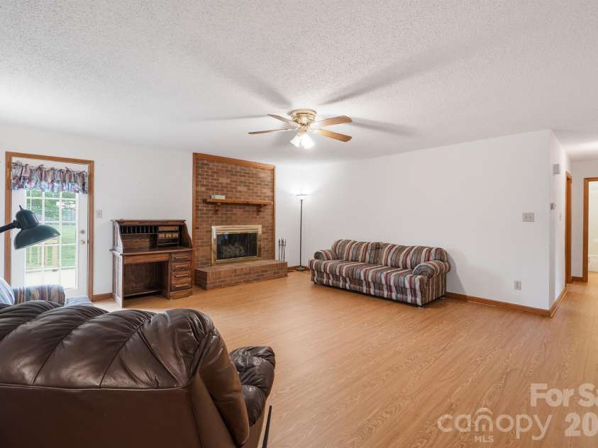 183 Dellinger Drive, Statesville, NC 28625.  MLS# CAR4391938, YatesRealty ID 32266. 