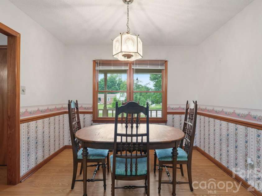 183 Dellinger Drive, Statesville, NC 28625.  MLS# CAR4391938, YatesRealty ID 32266. 