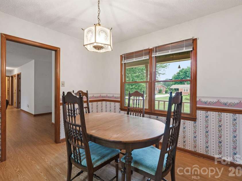 183 Dellinger Drive, Statesville, NC 28625.  MLS# CAR4391938, YatesRealty ID 32266. 