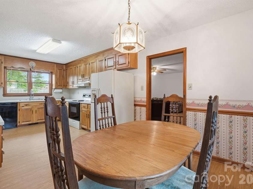 183 Dellinger Drive, Statesville, NC 28625.  MLS# CAR4391938, YatesRealty ID 32266. 