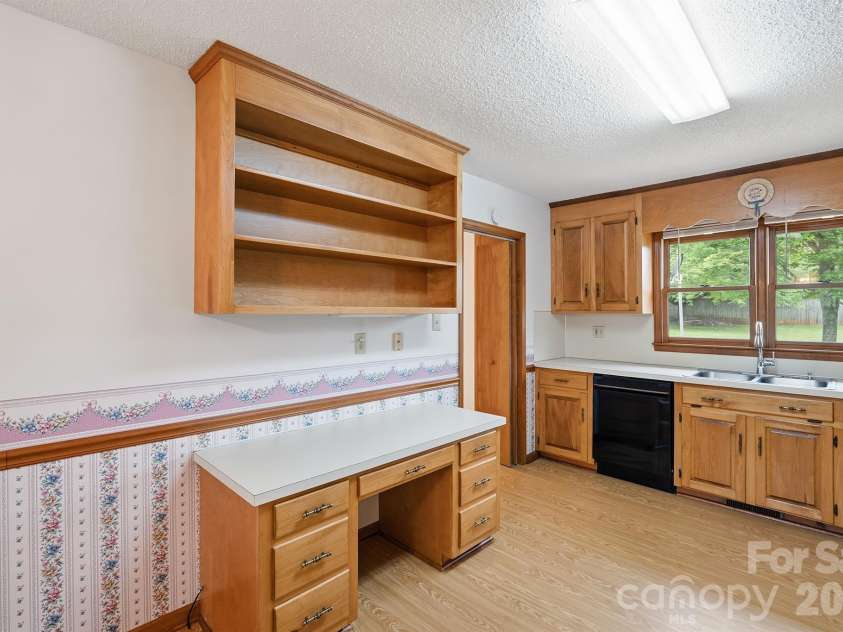 183 Dellinger Drive, Statesville, NC 28625.  MLS# CAR4391938, YatesRealty ID 32266. 