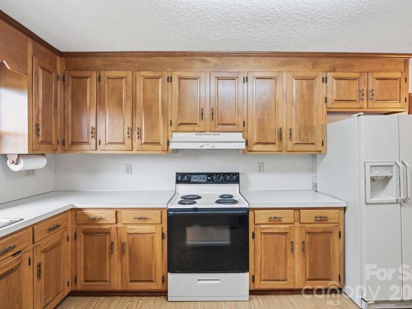 183 Dellinger Drive, Statesville, NC 28625.  MLS# CAR4391938, YatesRealty ID 32266. 