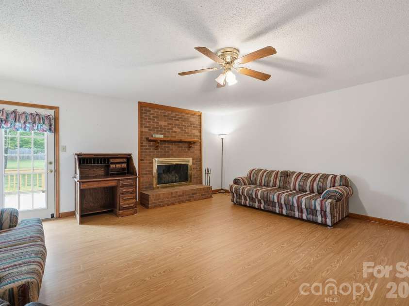 183 Dellinger Drive, Statesville, NC 28625.  MLS# CAR4391938, YatesRealty ID 32266. 
