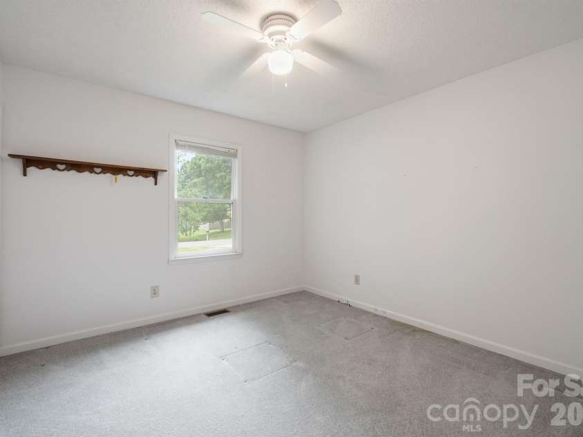 183 Dellinger Drive, Statesville, NC 28625.  MLS# CAR4391938, YatesRealty ID 32266. 