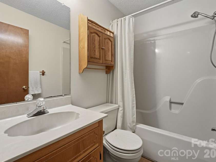 183 Dellinger Drive, Statesville, NC 28625.  MLS# CAR4391938, YatesRealty ID 32266. 