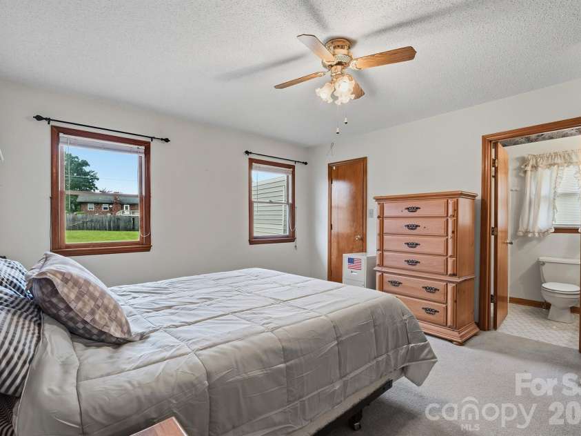 183 Dellinger Drive, Statesville, NC 28625.  MLS# CAR4391938, YatesRealty ID 32266. 