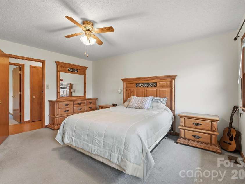 183 Dellinger Drive, Statesville, NC 28625.  MLS# CAR4391938, YatesRealty ID 32266. 