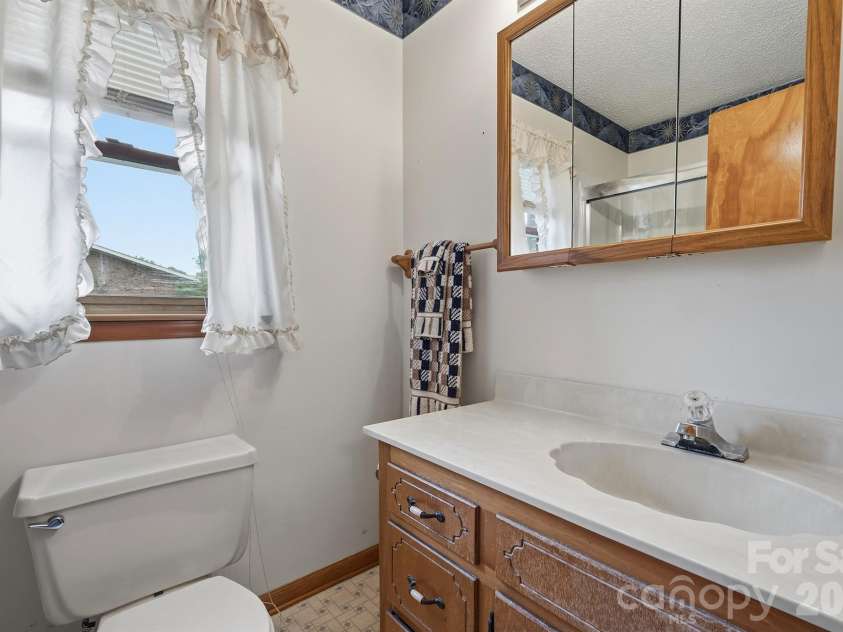 183 Dellinger Drive, Statesville, NC 28625.  MLS# CAR4391938, YatesRealty ID 32266. 