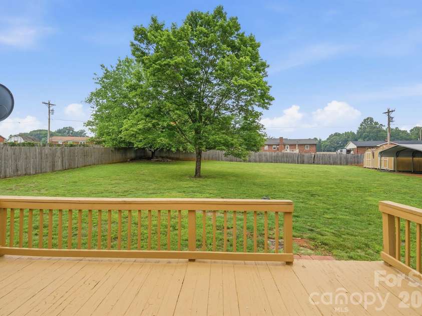 183 Dellinger Drive, Statesville, NC 28625.  MLS# CAR4391938, YatesRealty ID 32266. 