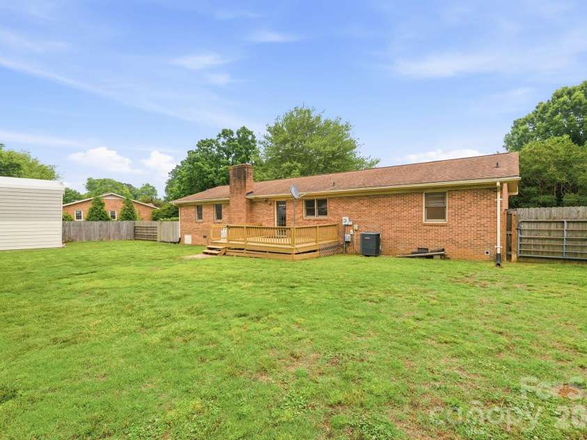 183 Dellinger Drive, Statesville, NC 28625.  MLS# CAR4391938, YatesRealty ID 32266. 