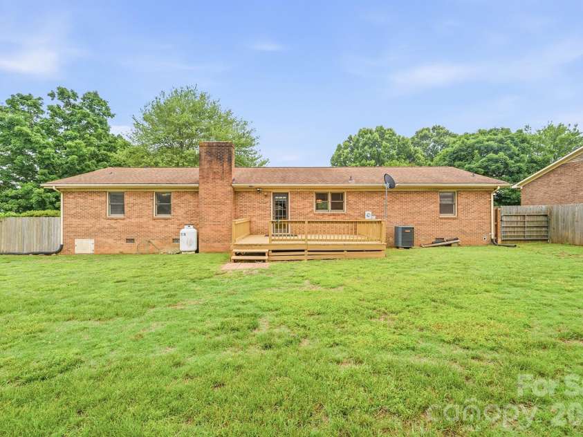 183 Dellinger Drive, Statesville, NC 28625.  MLS# CAR4391938, YatesRealty ID 32266. 