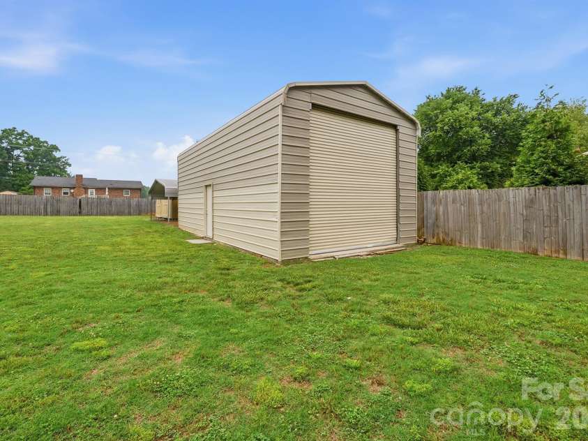 183 Dellinger Drive, Statesville, NC 28625.  MLS# CAR4391938, YatesRealty ID 32266. 