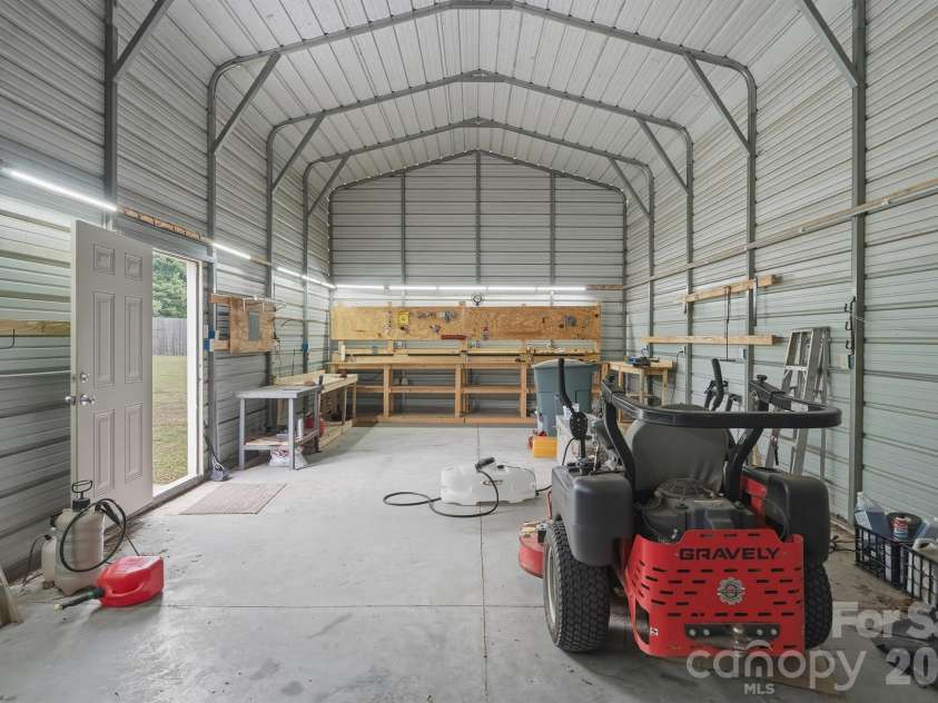 183 Dellinger Drive, Statesville, NC 28625.  MLS# CAR4391938, YatesRealty ID 32266. 