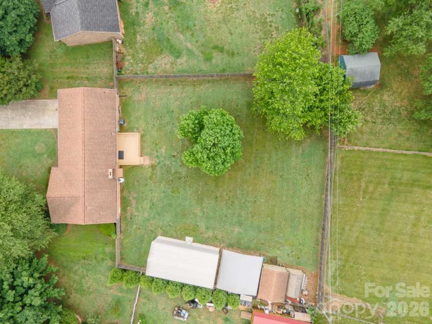 183 Dellinger Drive, Statesville, NC 28625.  MLS# CAR4391938, YatesRealty ID 32266. 