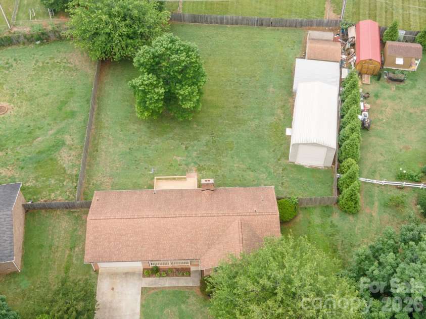 183 Dellinger Drive, Statesville, NC 28625.  MLS# CAR4391938, YatesRealty ID 32266. 