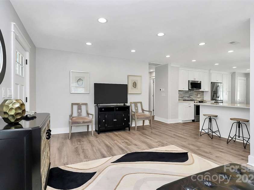 2201 Edison Street, Charlotte, NC 28206.  MLS# CAR4292329, YatesRealty ID 32266. 