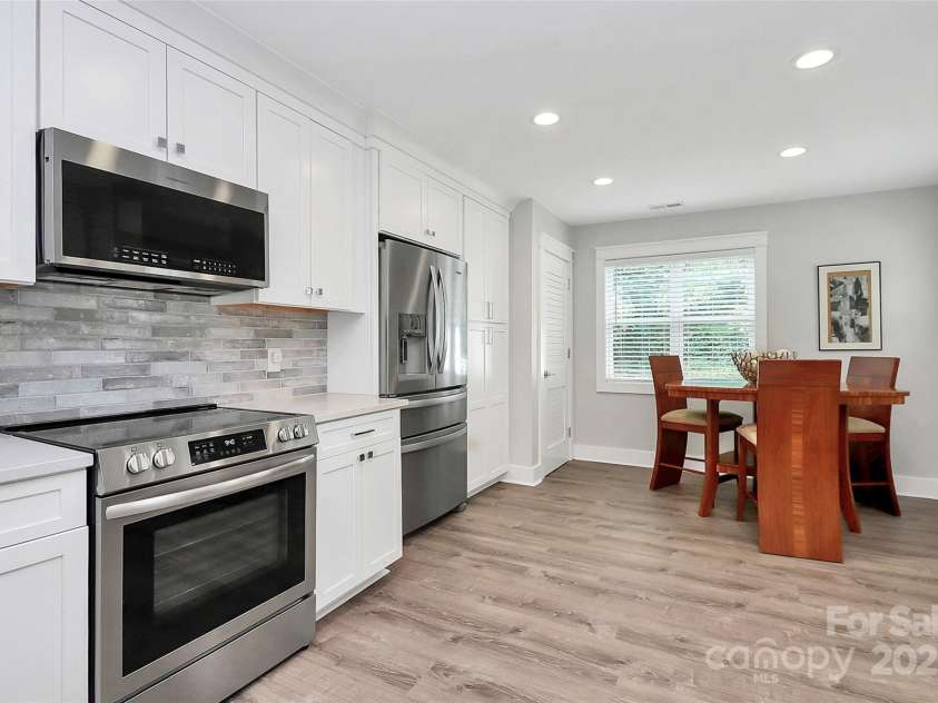 2201 Edison Street, Charlotte, NC 28206.  MLS# CAR4292329, YatesRealty ID 32266. 
