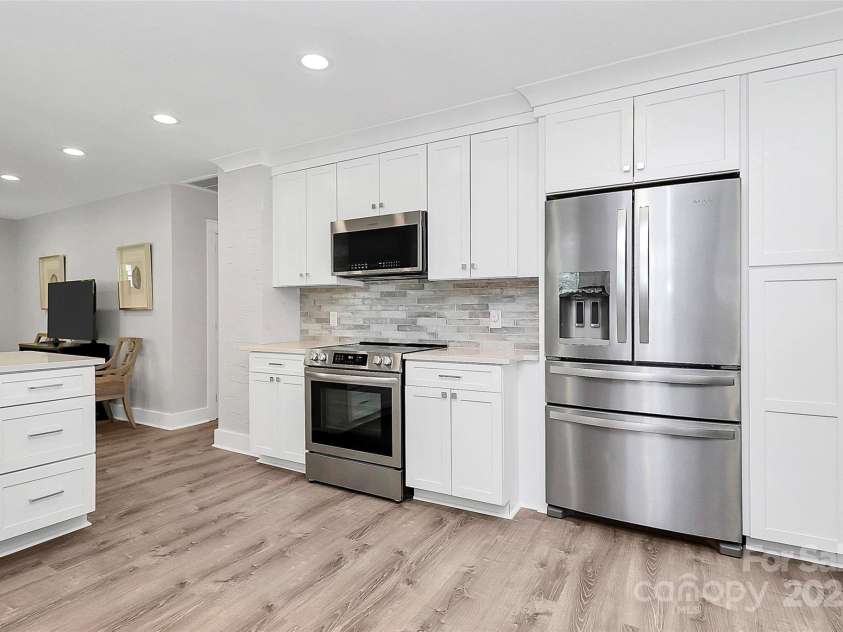 2201 Edison Street, Charlotte, NC 28206.  MLS# CAR4292329, YatesRealty ID 32266. 