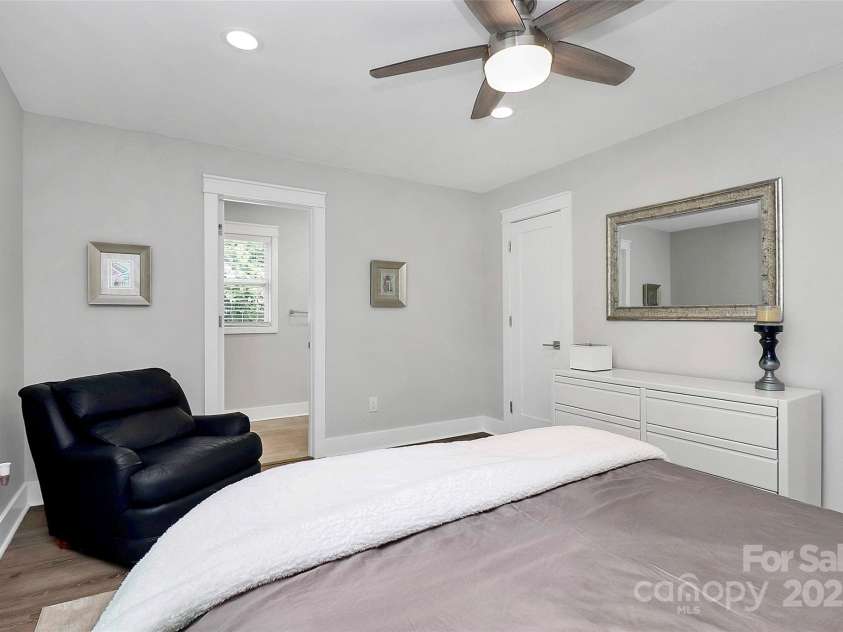 2201 Edison Street, Charlotte, NC 28206.  MLS# CAR4292329, YatesRealty ID 32266. 