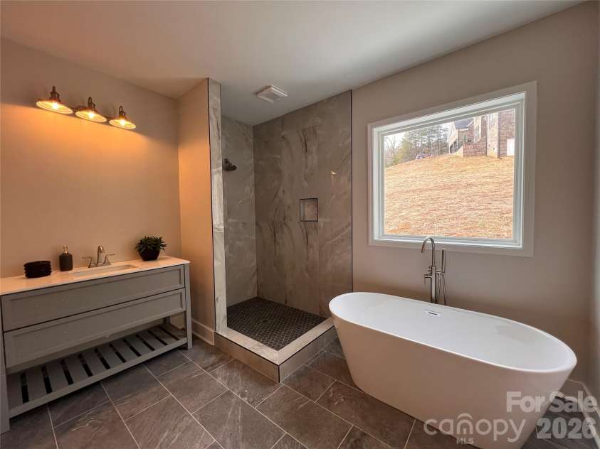 236 Mark Ryan Lane, Dallas, NC 28034.  MLS# CAR4392979, YatesRealty ID 32267. 