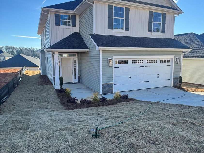 717 Inwood Hill Drive, Gastonia, NC 28056.  MLS# CAR4291481, YatesRealty ID 32267. 