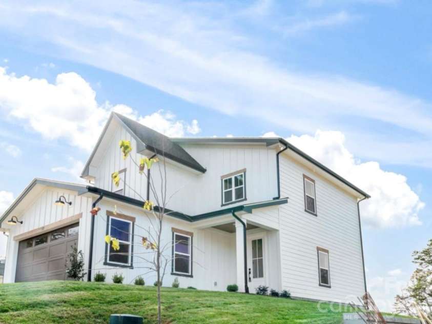 115 Chapel Crossing Lane, Weaverville, NC 28787.  MLS# CAR4337295, YatesRealty ID 32268. 