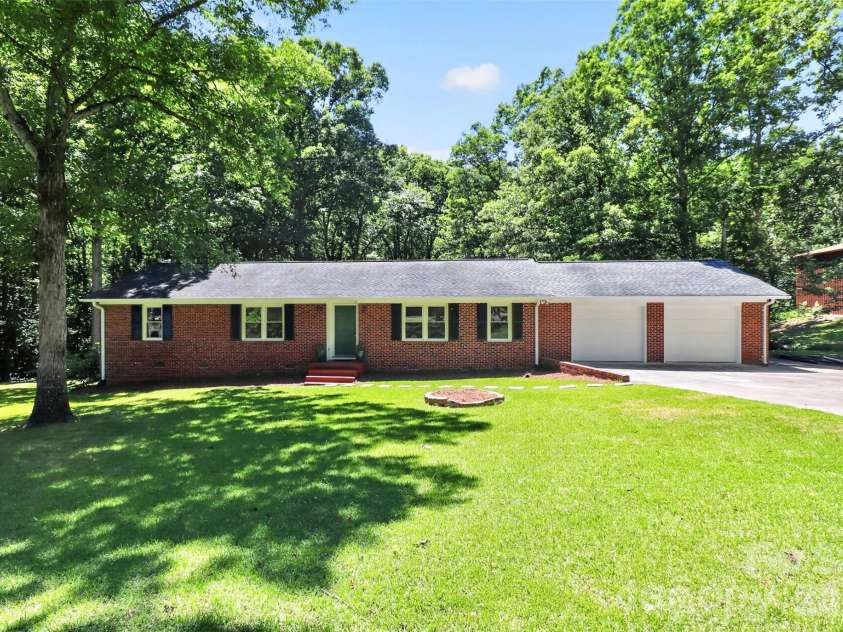1410 Yorkdale Drive, Rock Hill, SC 29730.  MLS# CAR4382607, YatesRealty ID 32268. 