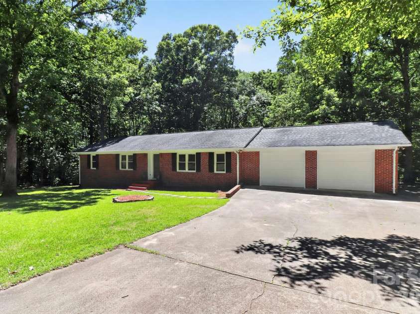 1410 Yorkdale Drive, Rock Hill, SC 29730.  MLS# CAR4382607, YatesRealty ID 32268. 