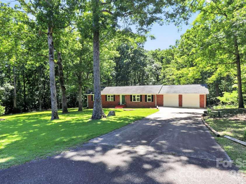 1410 Yorkdale Drive, Rock Hill, SC 29730.  MLS# CAR4382607, YatesRealty ID 32268. 