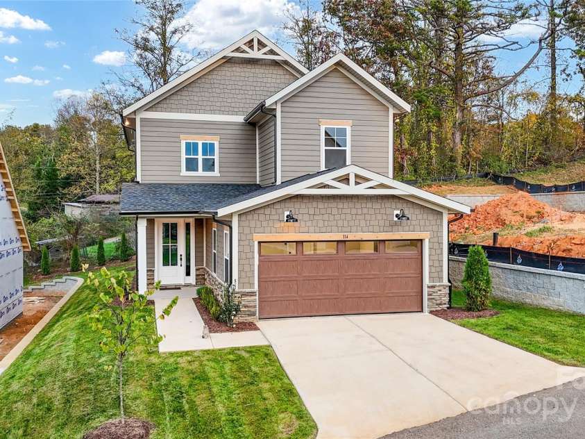 114 Chapel Crossing Lane, Weaverville, NC 28787.  MLS# CAR4254363, YatesRealty ID 32269. 