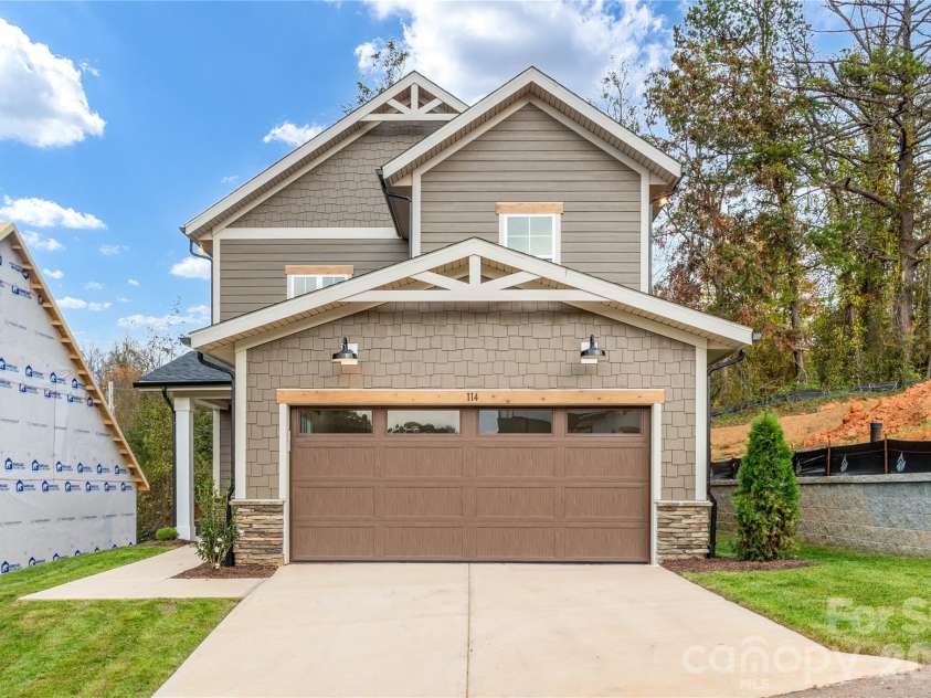 114 Chapel Crossing Lane, Weaverville, NC 28787.  MLS# CAR4337352, YatesRealty ID 32269. 