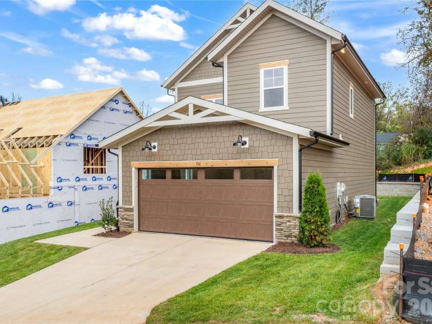 114 Chapel Crossing Lane, Weaverville, NC 28787.  MLS# CAR4337352, YatesRealty ID 32269. 