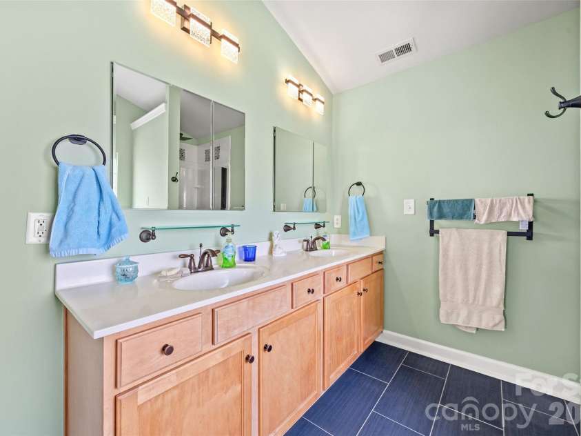3310 Burnage Hall Road, Harrisburg, NC 28075.  MLS# CAR4387122, YatesRealty ID 32269. Primary Bath