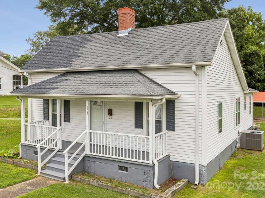 105 Catawba Street, Belmont, NC 28012.  MLS# CAR4295162, YatesRealty ID 3227. 