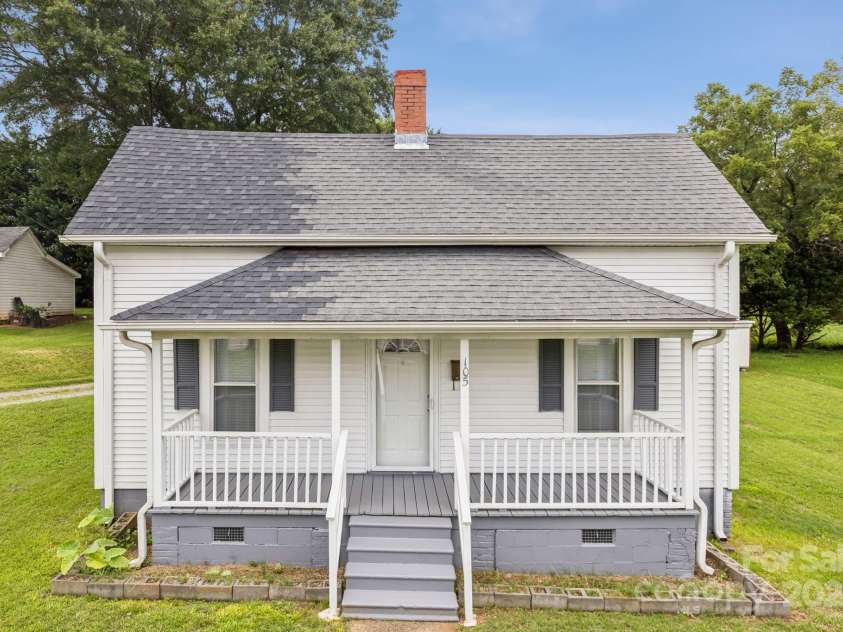 105 Catawba Street, Belmont, NC 28012.  MLS# CAR4295162, YatesRealty ID 3227. 