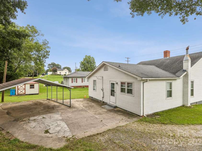 105 Catawba Street, Belmont, NC 28012.  MLS# CAR4295162, YatesRealty ID 3227. 