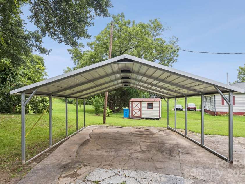 105 Catawba Street, Belmont, NC 28012.  MLS# CAR4295162, YatesRealty ID 3227. 