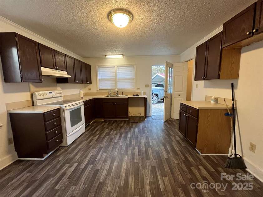 105 Catawba Street, Belmont, NC 28012.  MLS# CAR4295162, YatesRealty ID 3227. New floor