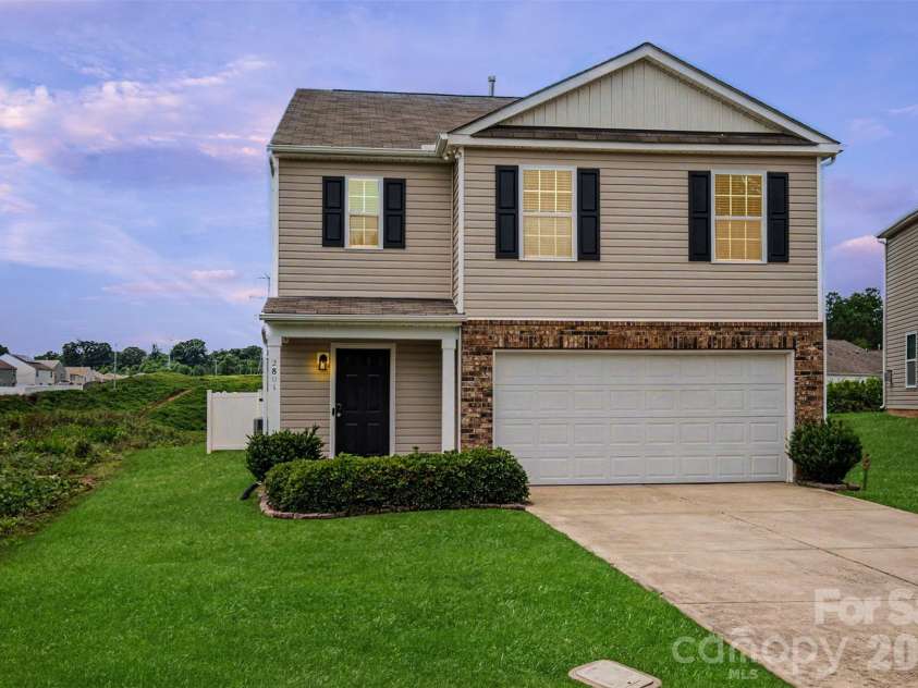 2801 Thomas Twig Drive, Dallas, NC 28034.  MLS# CAR4383301, YatesRealty ID 32270. 