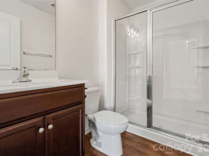 2801 Thomas Twig Drive, Dallas, NC 28034.  MLS# CAR4383301, YatesRealty ID 32270. Downstairs Full Bath