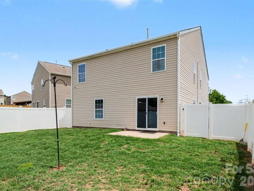 2801 Thomas Twig Drive, Dallas, NC 28034.  MLS# CAR4383301, YatesRealty ID 32270. Fenced Back Yard